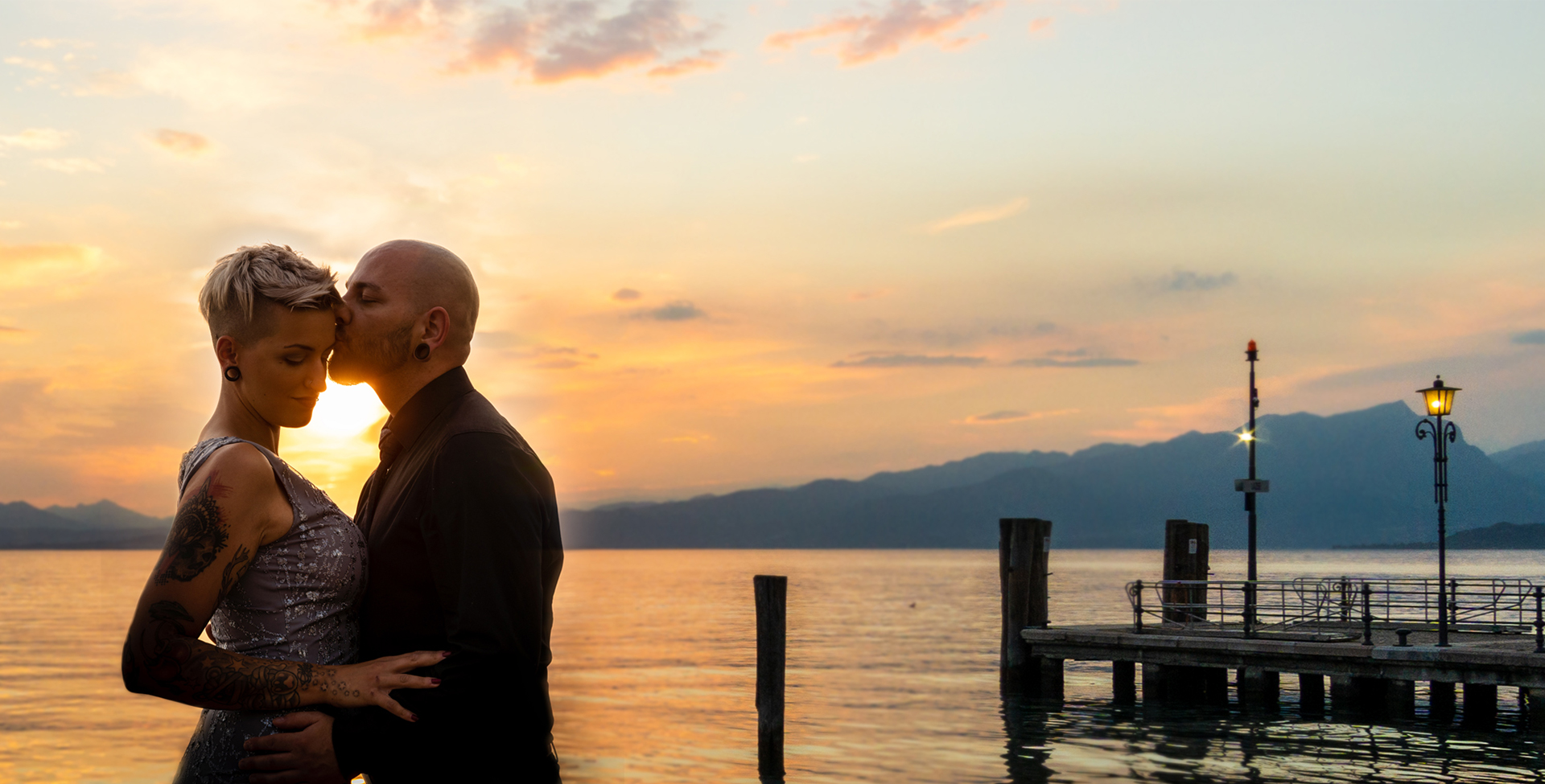 Wedding couple at sunset on Lake Garda — oemme photography