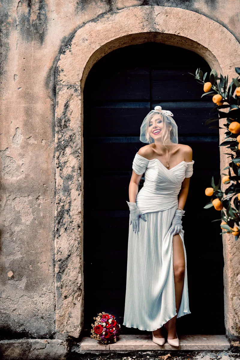 Bride in architectural setting, Sicily — oemme photography